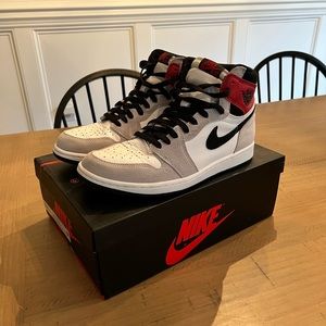 Jordan 1 Retro High Light Smoke Grey